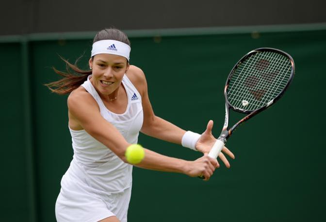 Per la bella tennista serba arriva il successo contro la francese Virginie Razzano. Reuters